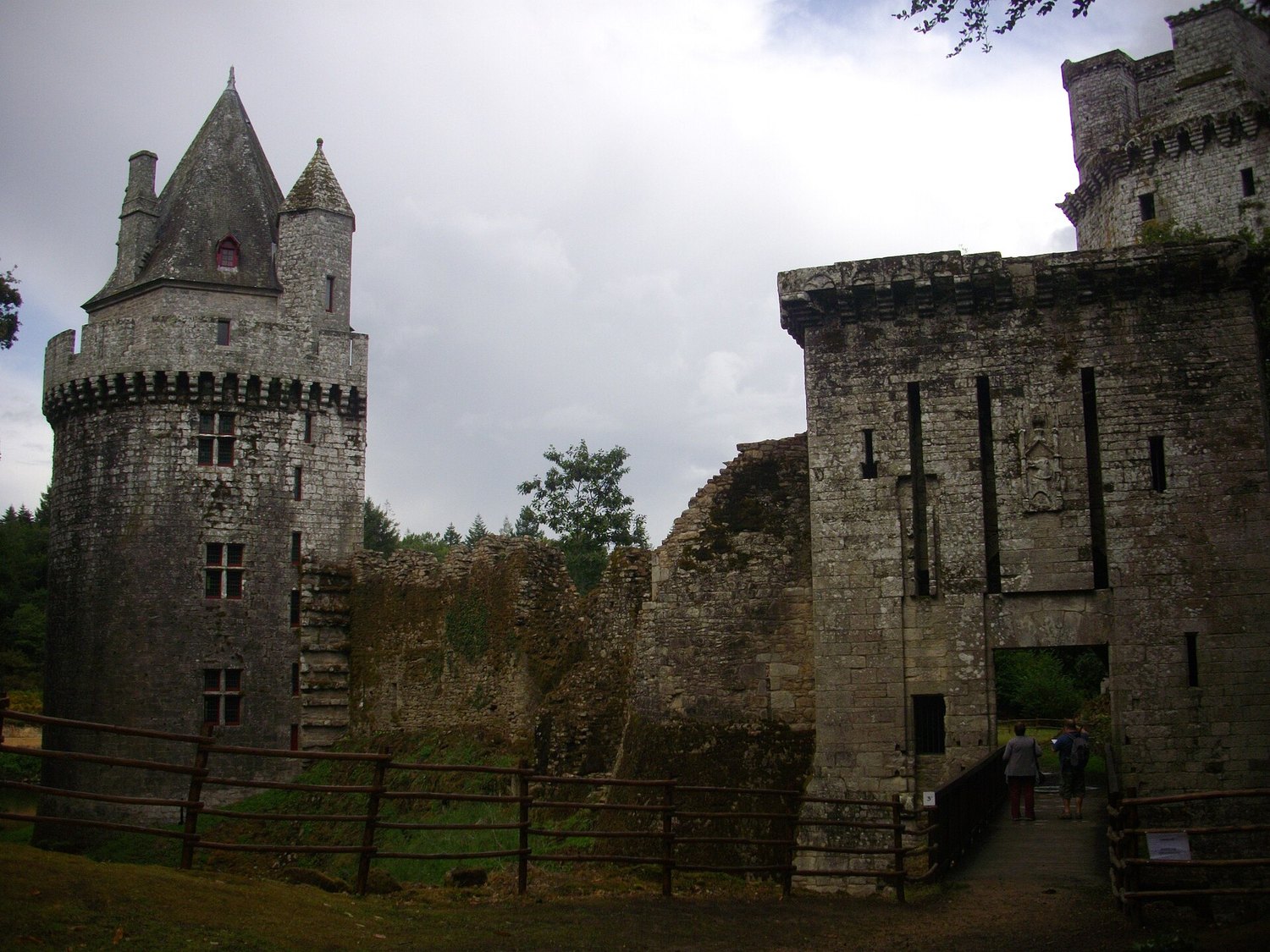 Le châtelet et la rampe d'accès